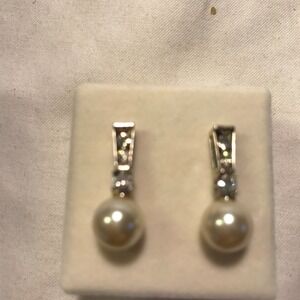 Avon 2005 Pearlesque and Rhinestone Earrings New in Box